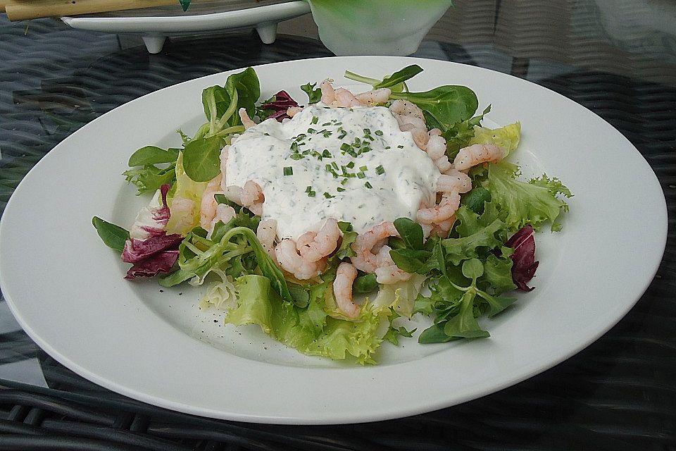 Krabbencocktail an Blattsalat