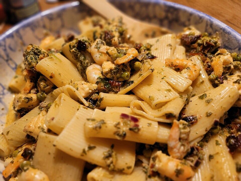 Pasta mit Lachs und Garnelen in Sahnesosse von Mia0815| Chefkoch