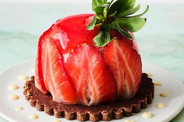 Erdbeer-Mousse mit Cumeo-Pfeffer-Sauce