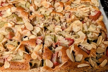 Rhabarberkuchen vom Blech mit Mandelkruste von Henny72| Chefkoch