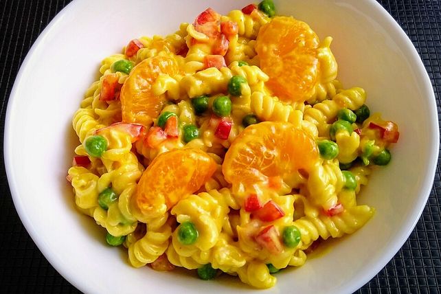 Curry-Nudelsalat mit Mandarinen, Paprika und Erbsen von zuiko| Chefkoch