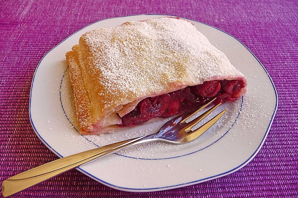 Kirschstrudel