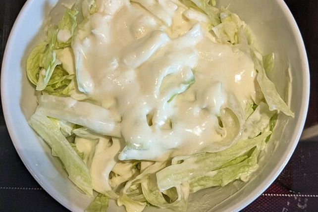 Eisbergsalat mit Joghurtdressing griechische Art von gurkenheini31 ...