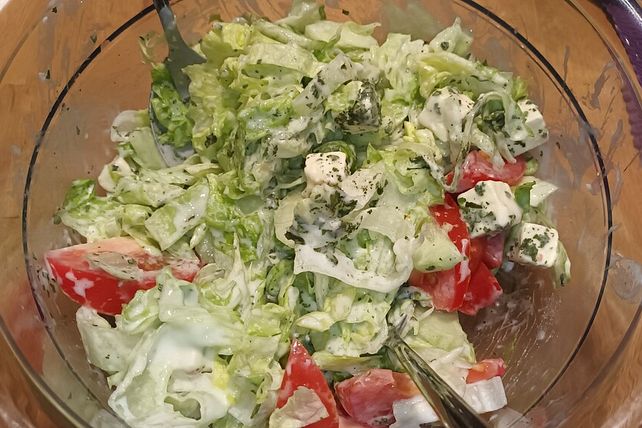 Eisbergsalat mit Joghurtdressing griechische Art von gurkenheini31 ...