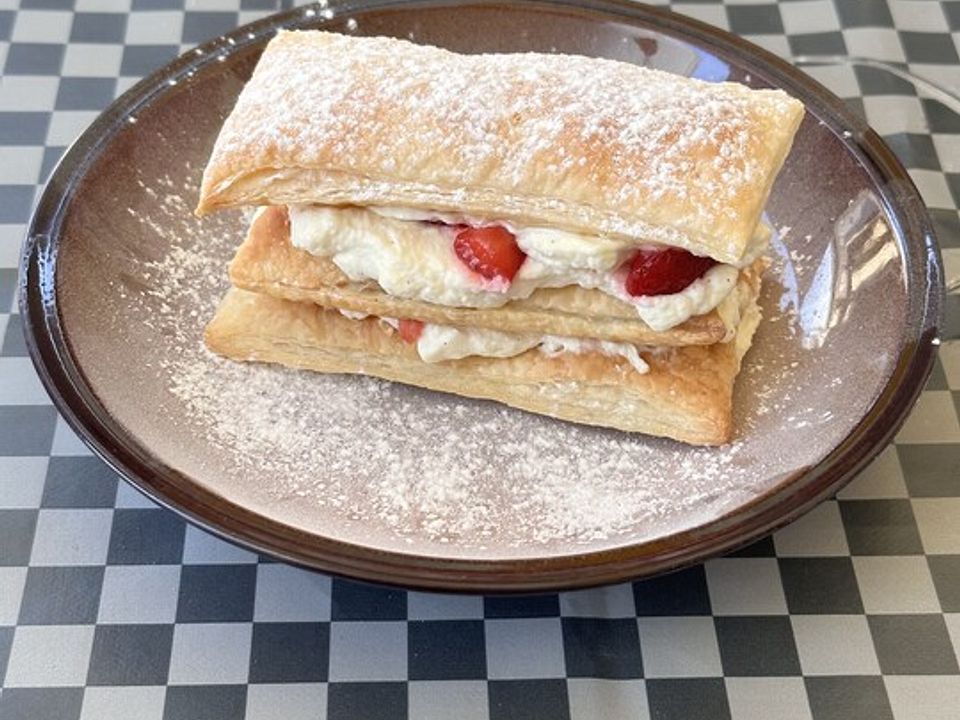 Millefoglie Fragole - Blätterteigtürmchen mit Erdbeeren von ...