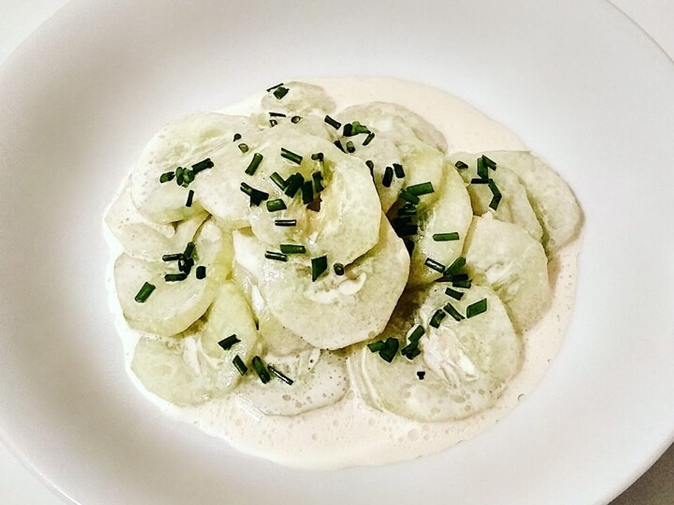 Gurkensalat mit Sahne und Knoblauch von DirtyDios| Chefkoch