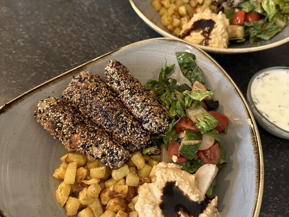 Halloumi in Sesamkruste Bowl mit Würfel-Kartoffeln und Granatapfel ...