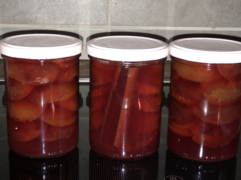 Eingekochte Zimtpflaumen von jule_r94| Chefkoch