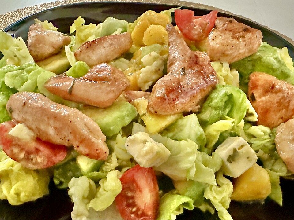 Sommerlicher Zitronen-Hähnchen-Salat mit Mango und Avocado von Sommer ...