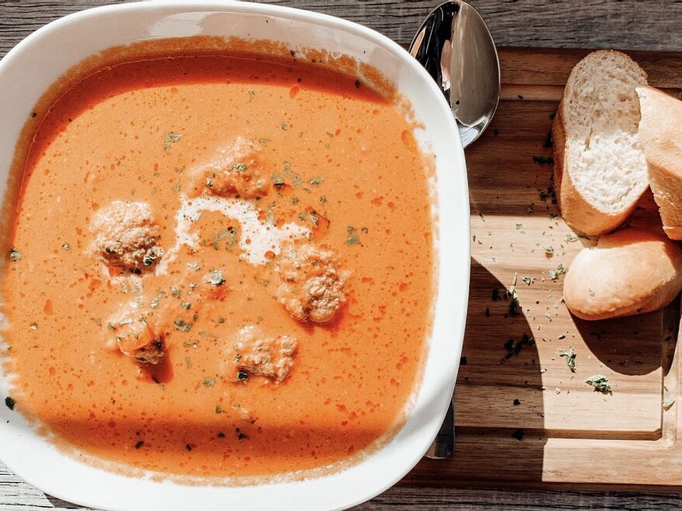 Tomatensuppe mit Hackbällchen von laura_schulz0904| Chefkoch