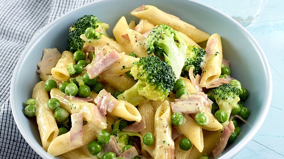 Penne mit Brokkoli-Sahne-Sauce