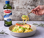 Pasta mit grüner Spargelsauce und Lachs