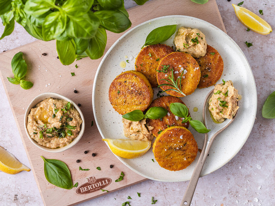 Polenta-Taler mit Auberginen-Kichererbsen-Dip von Bertolli| Chefkoch