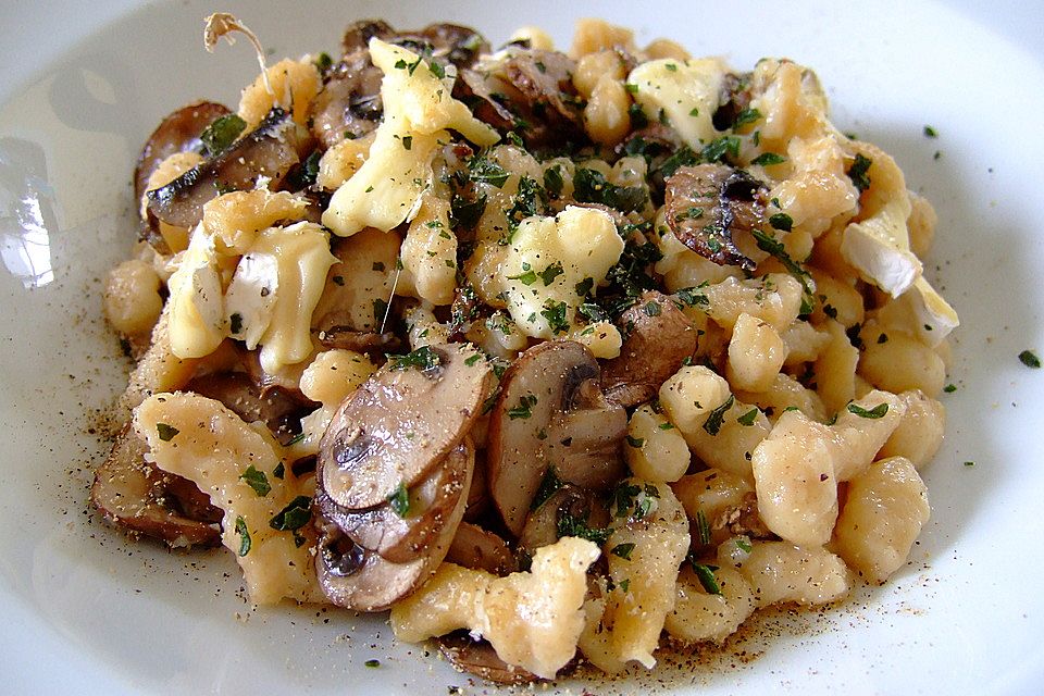 Spätzle mit 'Grünländer Käse' und Champignons