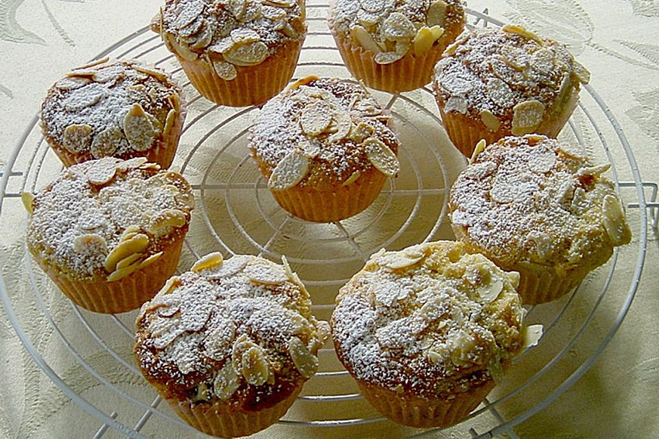 Pflaumenmuffins mit Mandelkruste