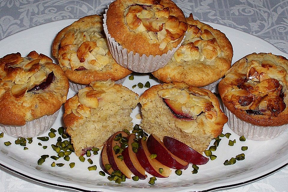 Pflaumenmuffins mit Mandelkruste