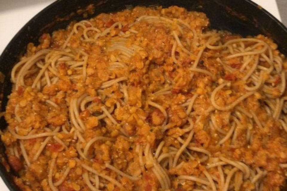 Bolognese von roten Linsen