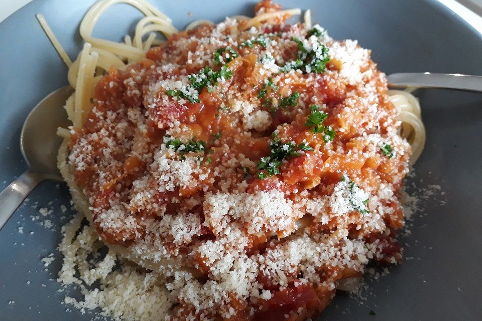 Bolognese von roten Linsen