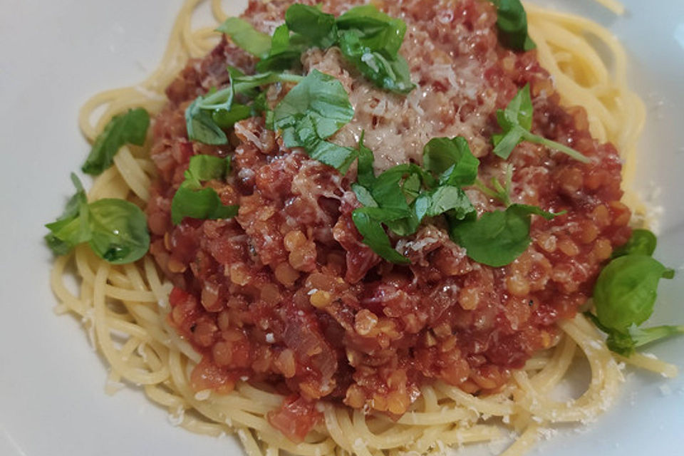 Bolognese von roten Linsen