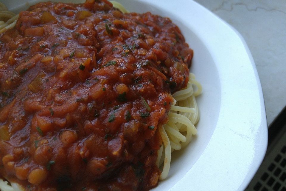 Bolognese von roten Linsen