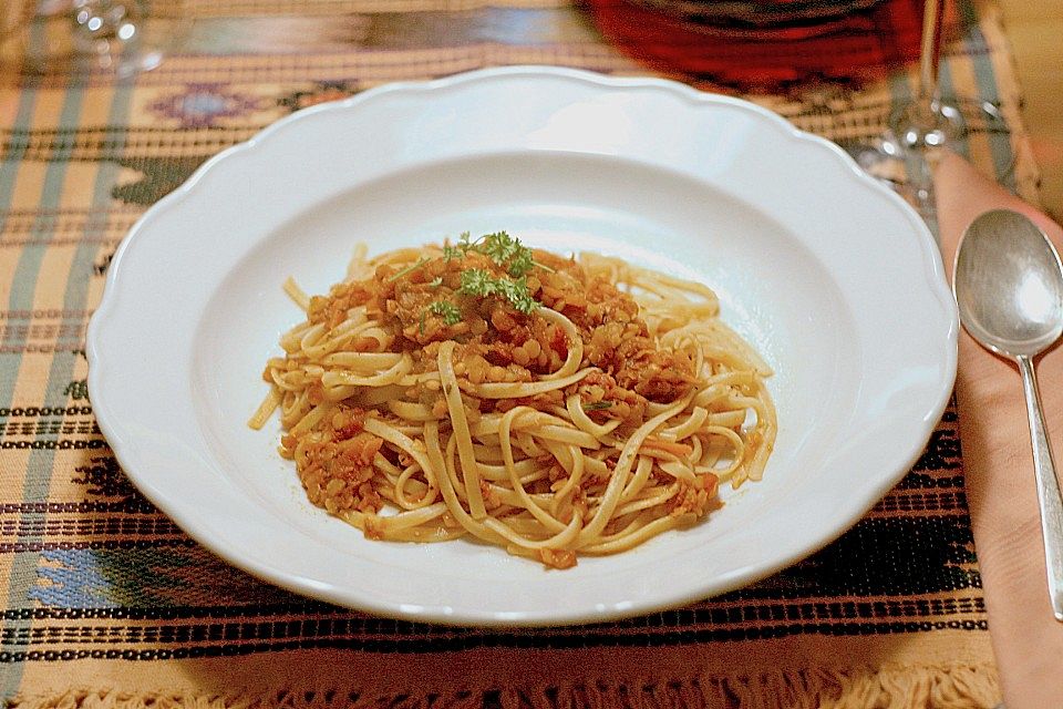 Bolognese von roten Linsen