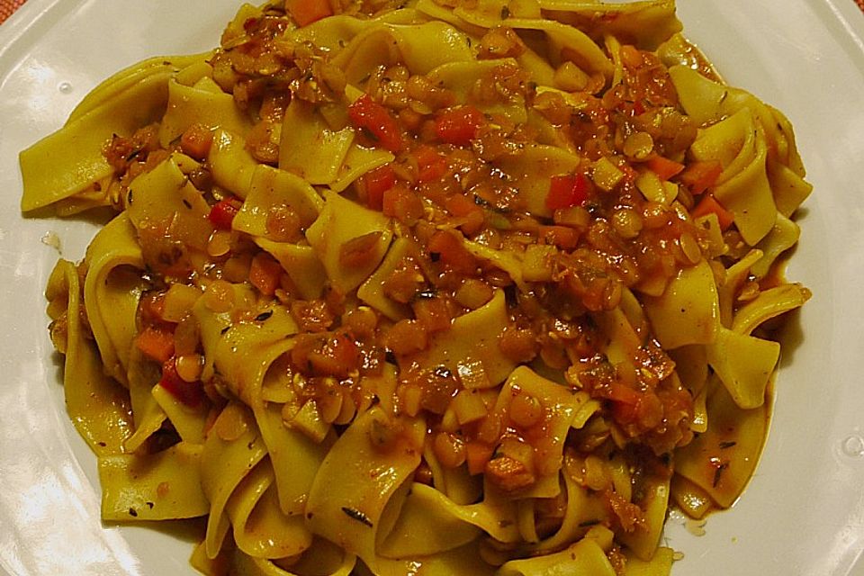 Bolognese von roten Linsen