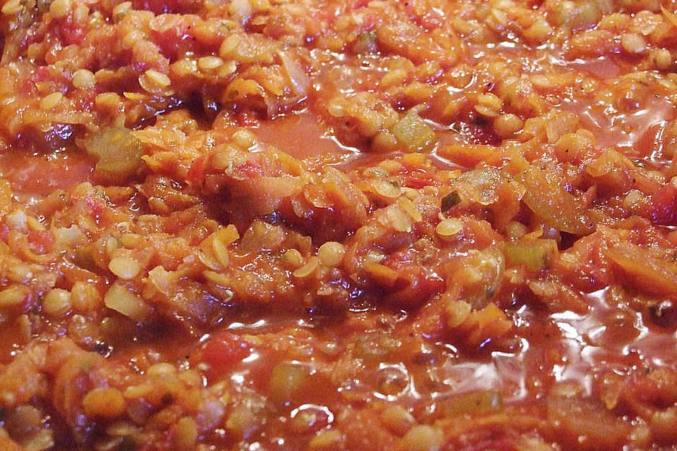 Bolognese von roten Linsen