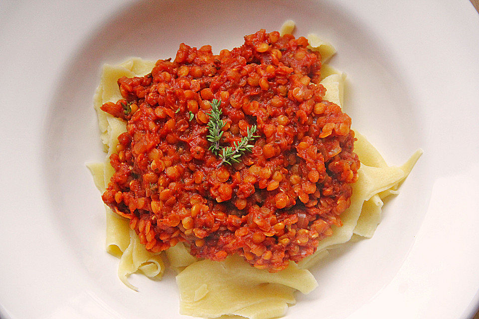 Bolognese von roten Linsen