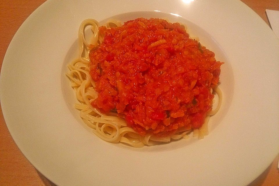 Bolognese von roten Linsen