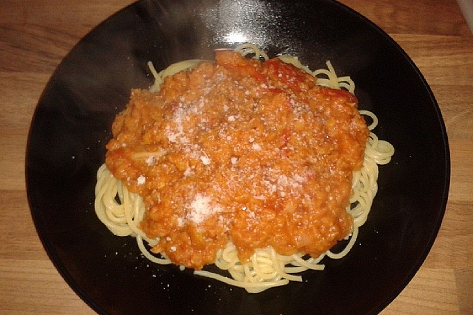 Bolognese von roten Linsen