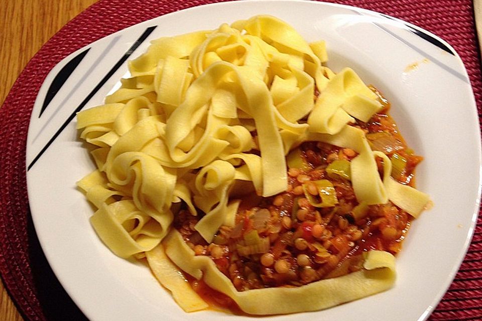 Bolognese von roten Linsen