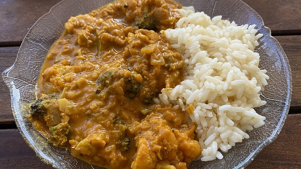 Rotes Linsencurry mit Brokkoli und Blumenkohl von johannahaui| Chefkoch Rotes Linsencurry mit Brokkoli und Blumenkohl von johannahaui| Chefkoch