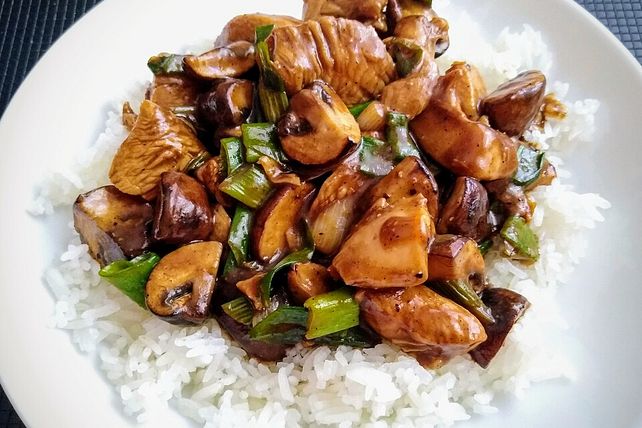 Hühnerbrust mit Champignons und Frühlingszwiebeln von zuiko| Chefkoch