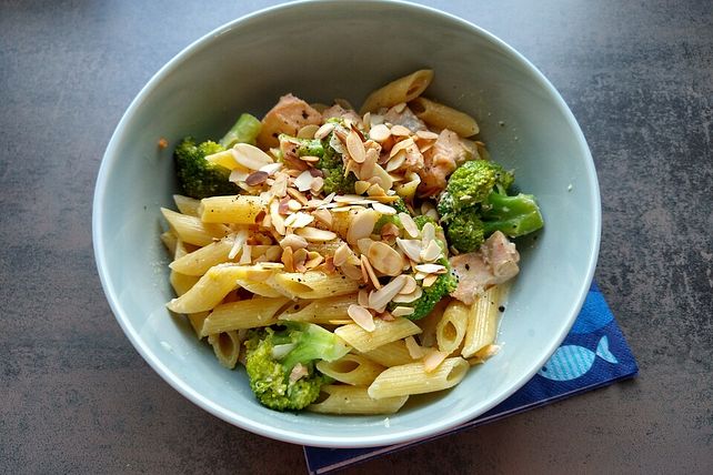 One Pot Pasta - Norwegischer Lachs mit Orangen und Brokkoli von carolin ...