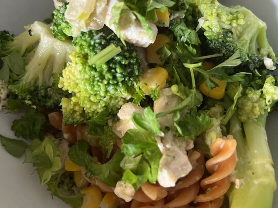 Nudeln mit Hähnchen, Brokkoli und Mais von colinbrakel00| Chefkoch