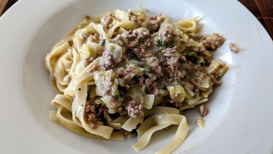 Wirsing-Hack-Nudelpfanne von Fecian| Chefkoch