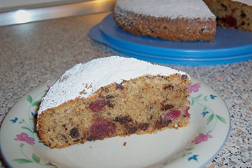 Nusskuchen mit Kirschen vom Blech