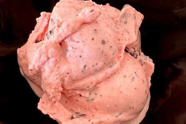 Erdbeer-Joghurt-Schoko-Eis von Sommer_08| Chefkoch