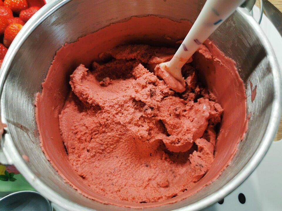 Erdbeer-Joghurt-Schoko-Eis von Sommer_08| Chefkoch