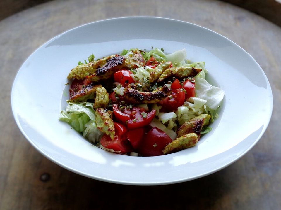 Eisberg-Tomatensalat mit Putenstreifen und Knoblauch-Senf-Dressing von ...