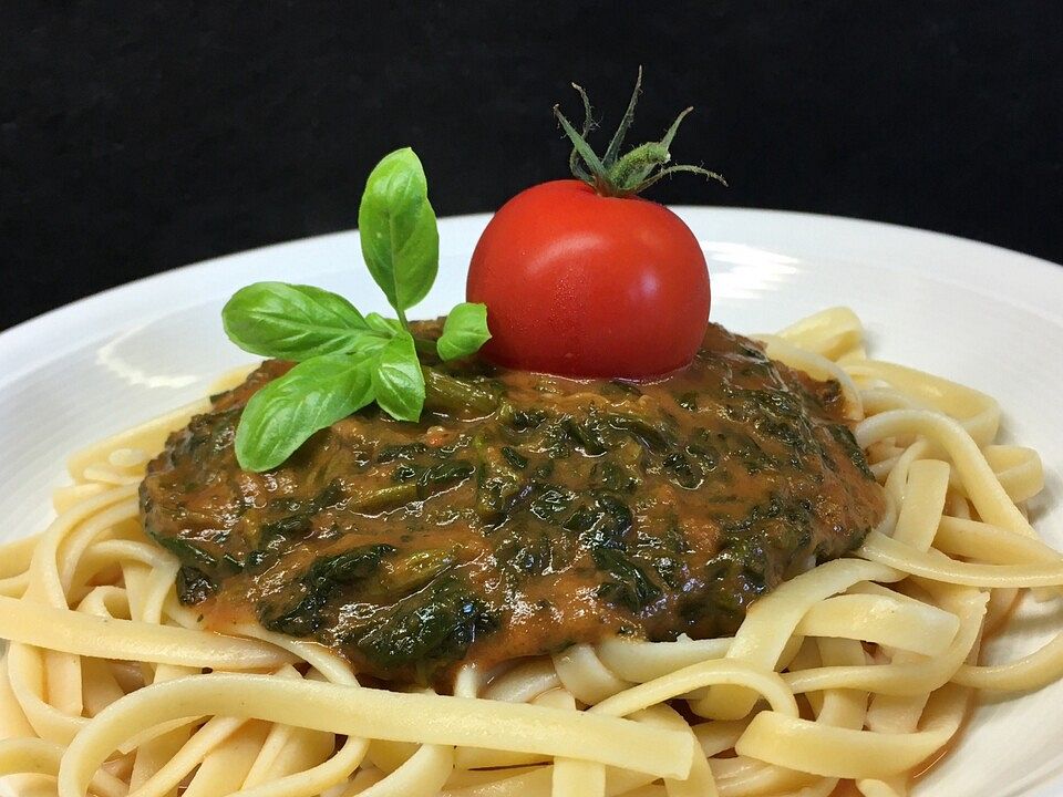 Schnelle Gemüsesauce mit Blattspinat und Tomaten von Mooreule| Chefkoch