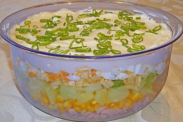 Fruchtig - pikanter Schichtsalat