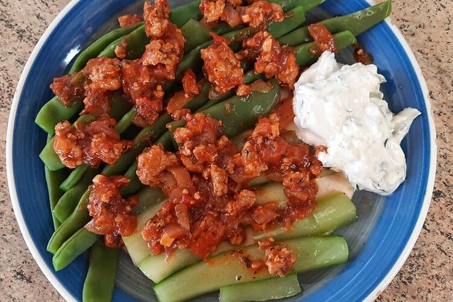Bohnen-Gurken-Gemüse mit Hackfleisch-Tomaten-Sauce von 007krümeltiger ...