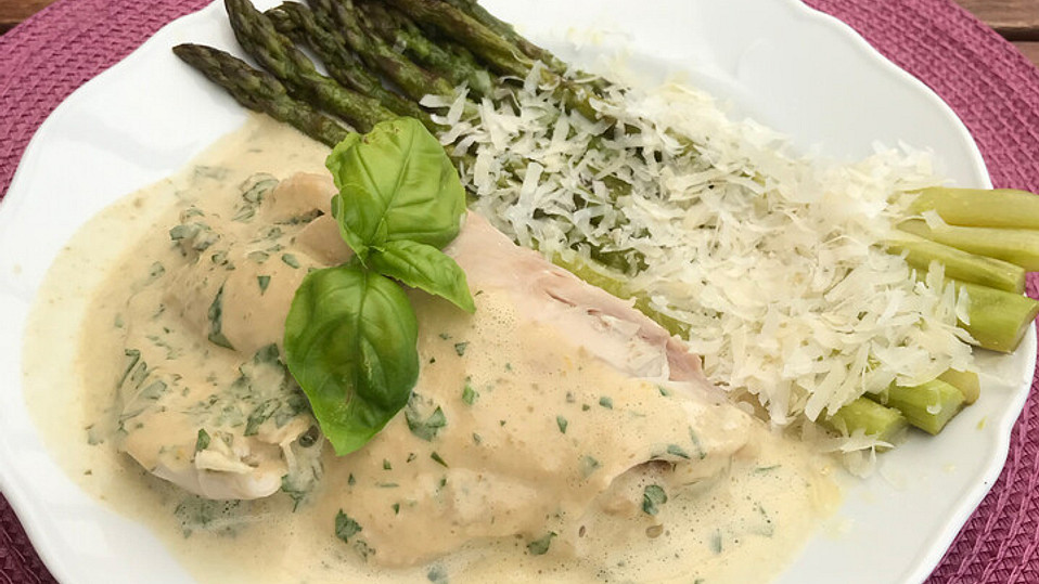 Estragon-Hähnchenbrust mit grünem Spargel von italoviel
