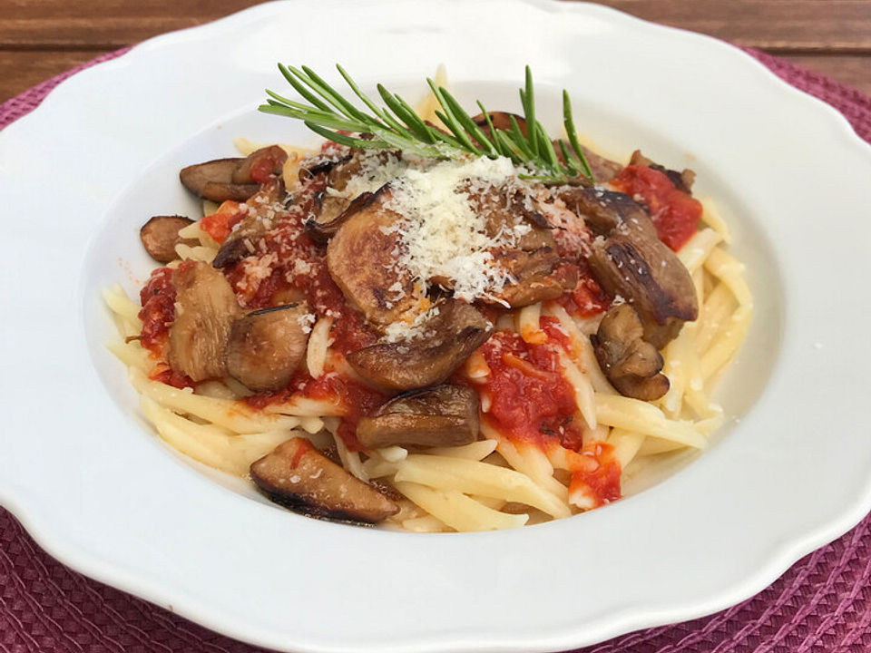 Trofie ai funghi porcini – Genueser Pasta mit Steinpilzen von italoviel ...