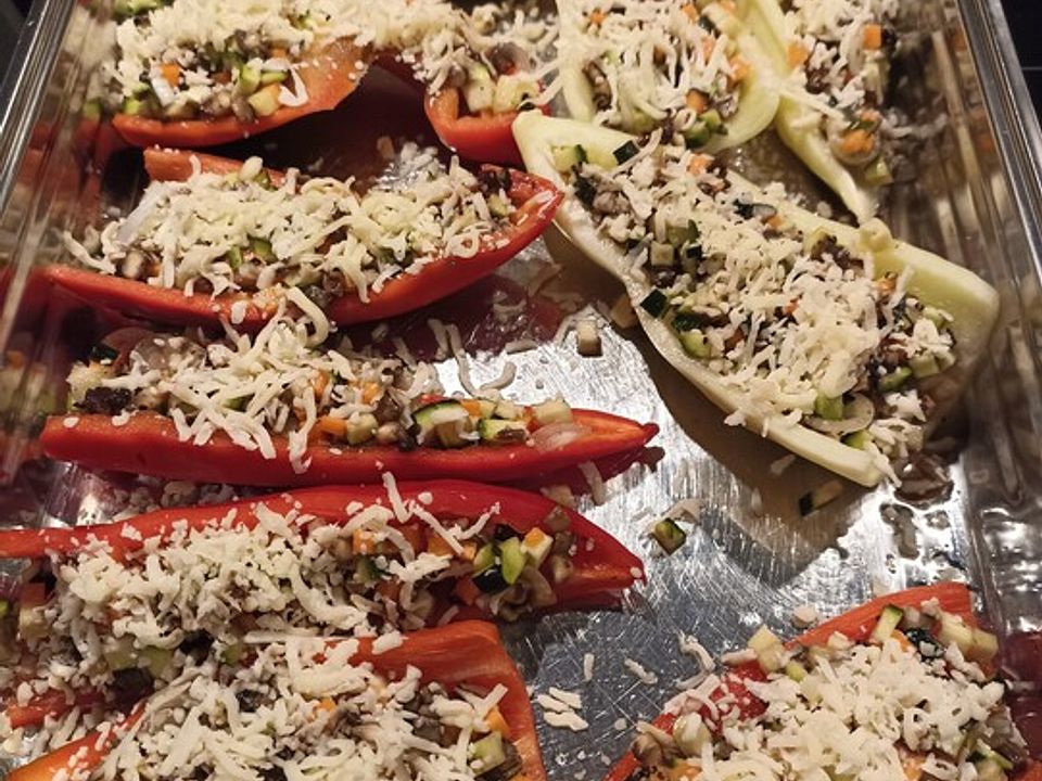 Gefüllte Paprika mit Pilzen und Zucchini von Tanüschka_1906| Chefkoch