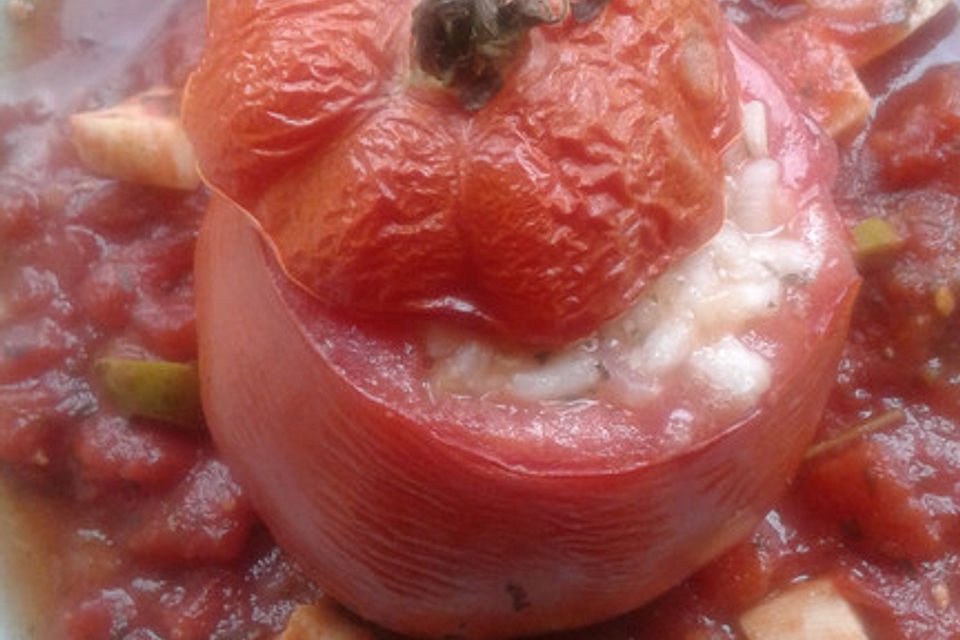 Tomaten gefüllt mit Risotto - Schafskäse