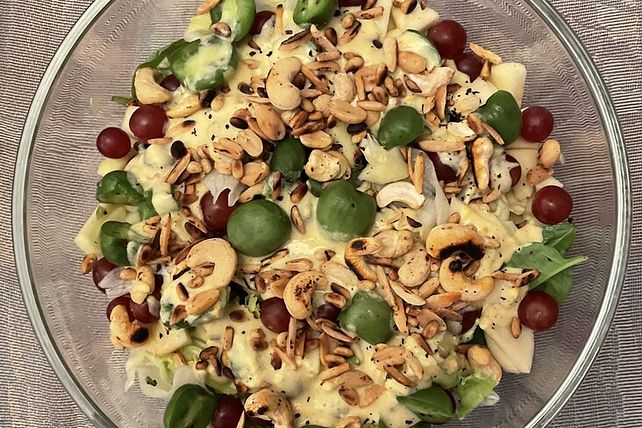Gemischter Salat mit Apfel, Trauben und Kiwibeeren von OnkelKlausi ...