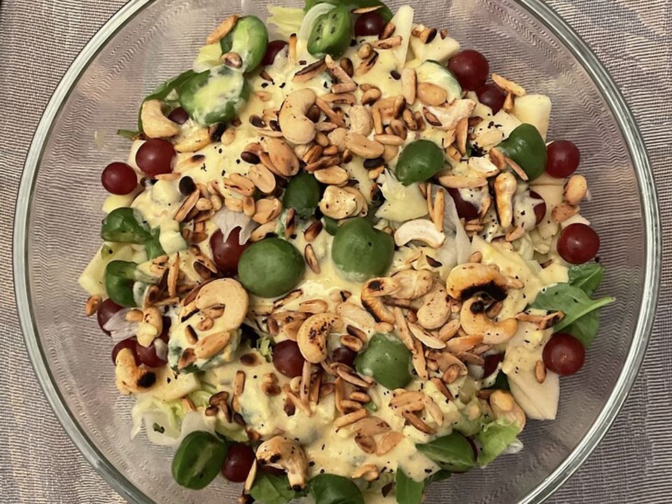 Gemischter Salat mit Apfel, Trauben und Kiwibeeren von OnkelKlausi ...