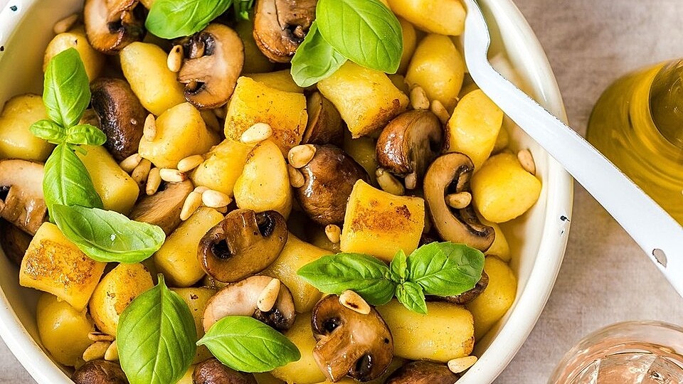 Gnocchi mit Champignons und Basilikum von Henglein